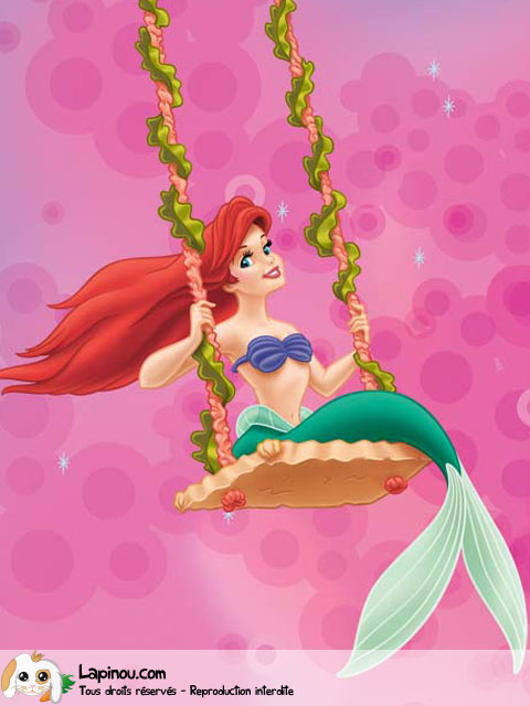 Ariel faisant de la balançoire