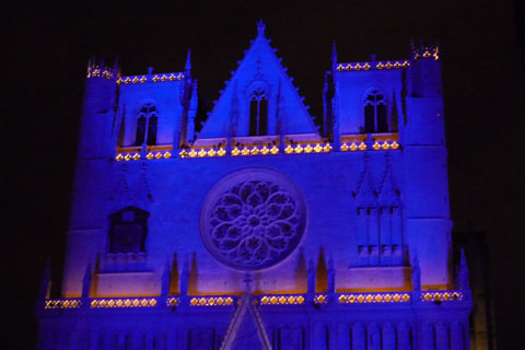 Cathédrale Saint-Jean en bleu