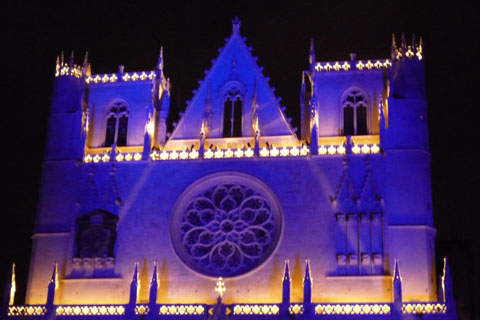 Cathédrale Saint-Jean en violet